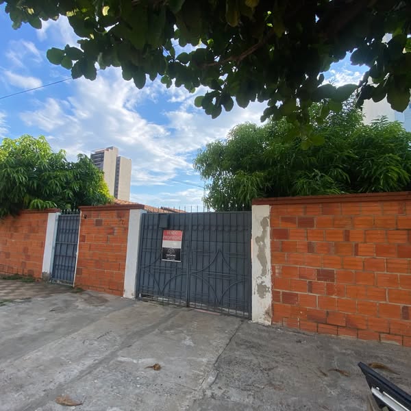 Acceso exterior de la propiedad sobre Vicente Suárez en Mburucuyá