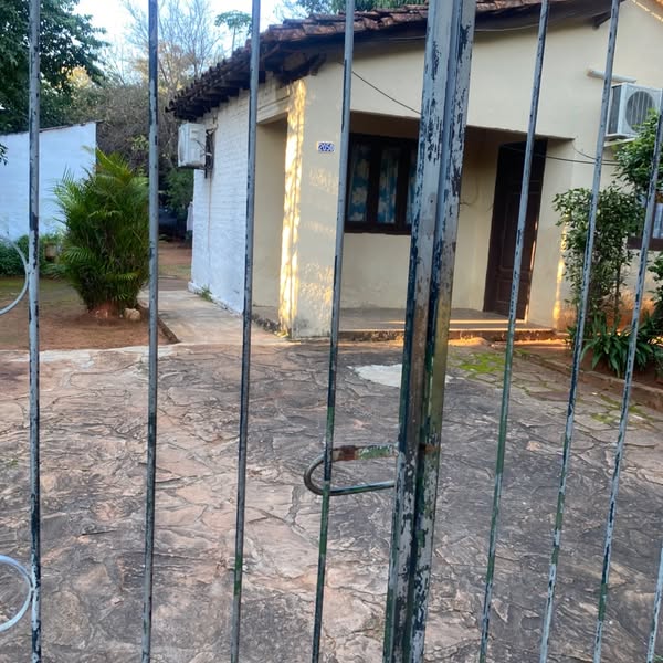 Frente de la propiedad de 420 metros cuadrados en Mburucuyá